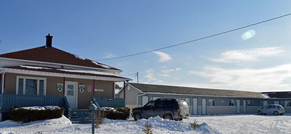 Motel Riviere Trois Pistoles Exterior photo